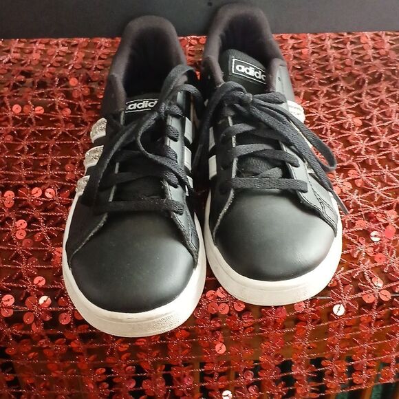 Adidas - Picture 2 of 6